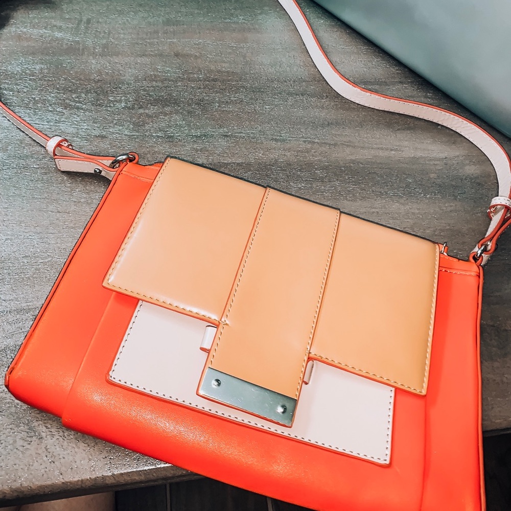 A Zara women adjustable cross body purse